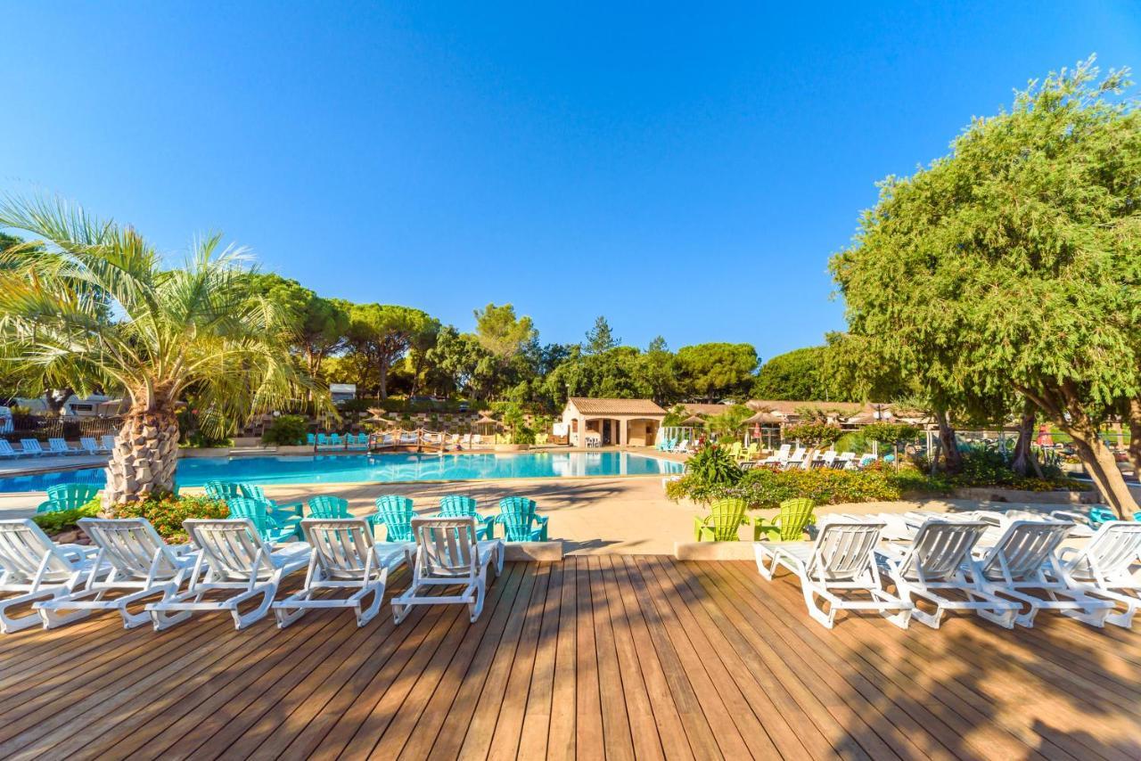 Chalets Met Buitenkeuken Op Camping Lei Suves - Joycasa Roquebrune-sur Argens Ngoại thất bức ảnh