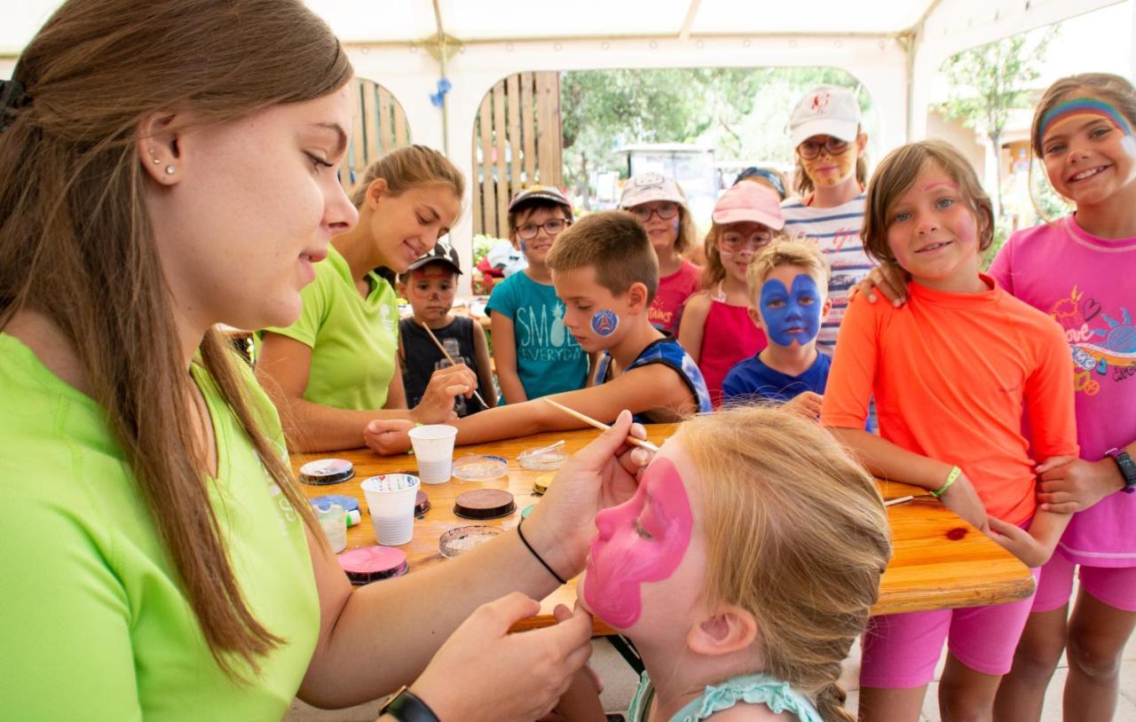 Chalets Met Buitenkeuken Op Camping Lei Suves - Joycasa Roquebrune-sur Argens Ngoại thất bức ảnh