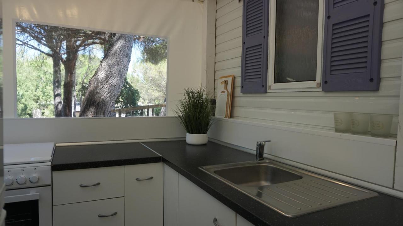 Chalets Met Buitenkeuken Op Camping Lei Suves - Joycasa Roquebrune-sur Argens Ngoại thất bức ảnh
