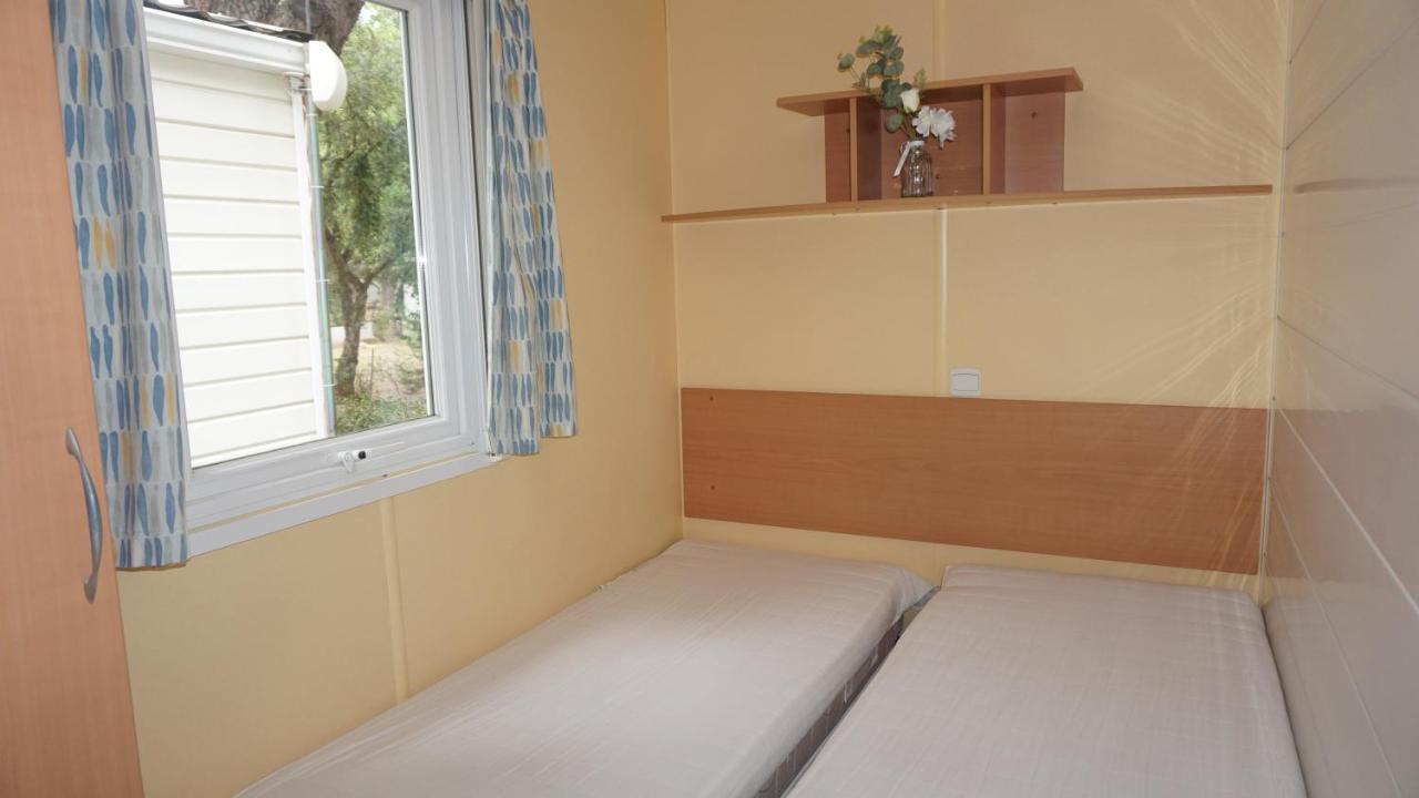 Chalets Met Buitenkeuken Op Camping Lei Suves - Joycasa Roquebrune-sur Argens Ngoại thất bức ảnh