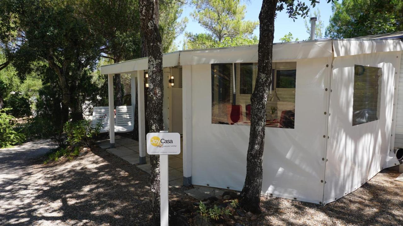 Chalets Met Buitenkeuken Op Camping Lei Suves - Joycasa Roquebrune-sur Argens Ngoại thất bức ảnh