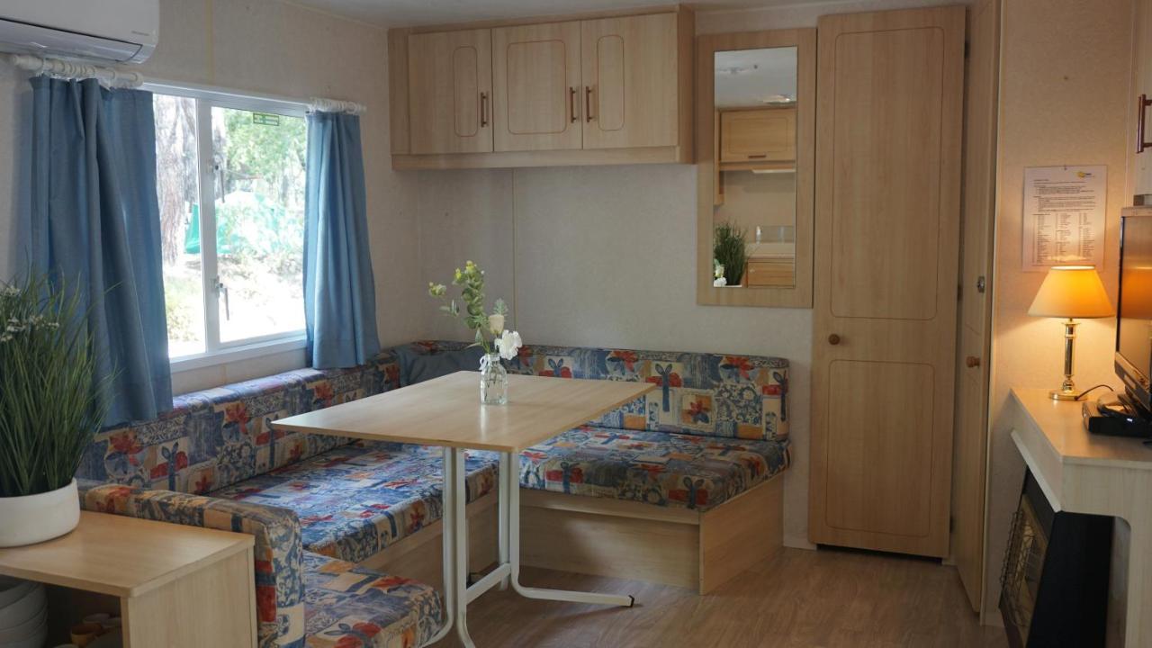 Chalets Met Buitenkeuken Op Camping Lei Suves - Joycasa Roquebrune-sur Argens Ngoại thất bức ảnh