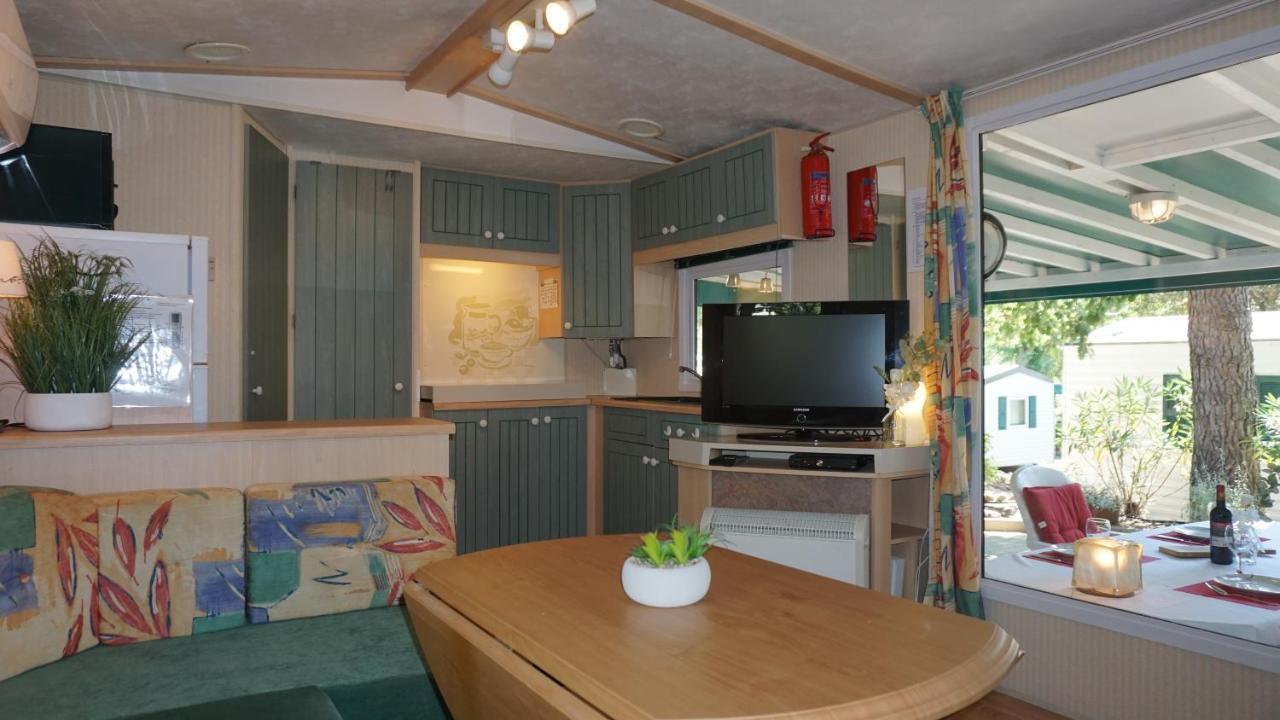 Chalets Met Buitenkeuken Op Camping Lei Suves - Joycasa Roquebrune-sur Argens Ngoại thất bức ảnh