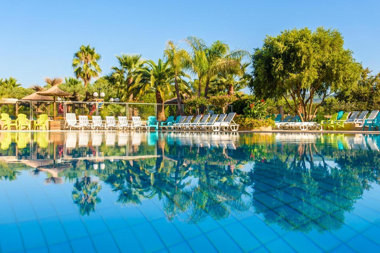 Chalets Met Buitenkeuken Op Camping Lei Suves - Joycasa Roquebrune-sur Argens Ngoại thất bức ảnh