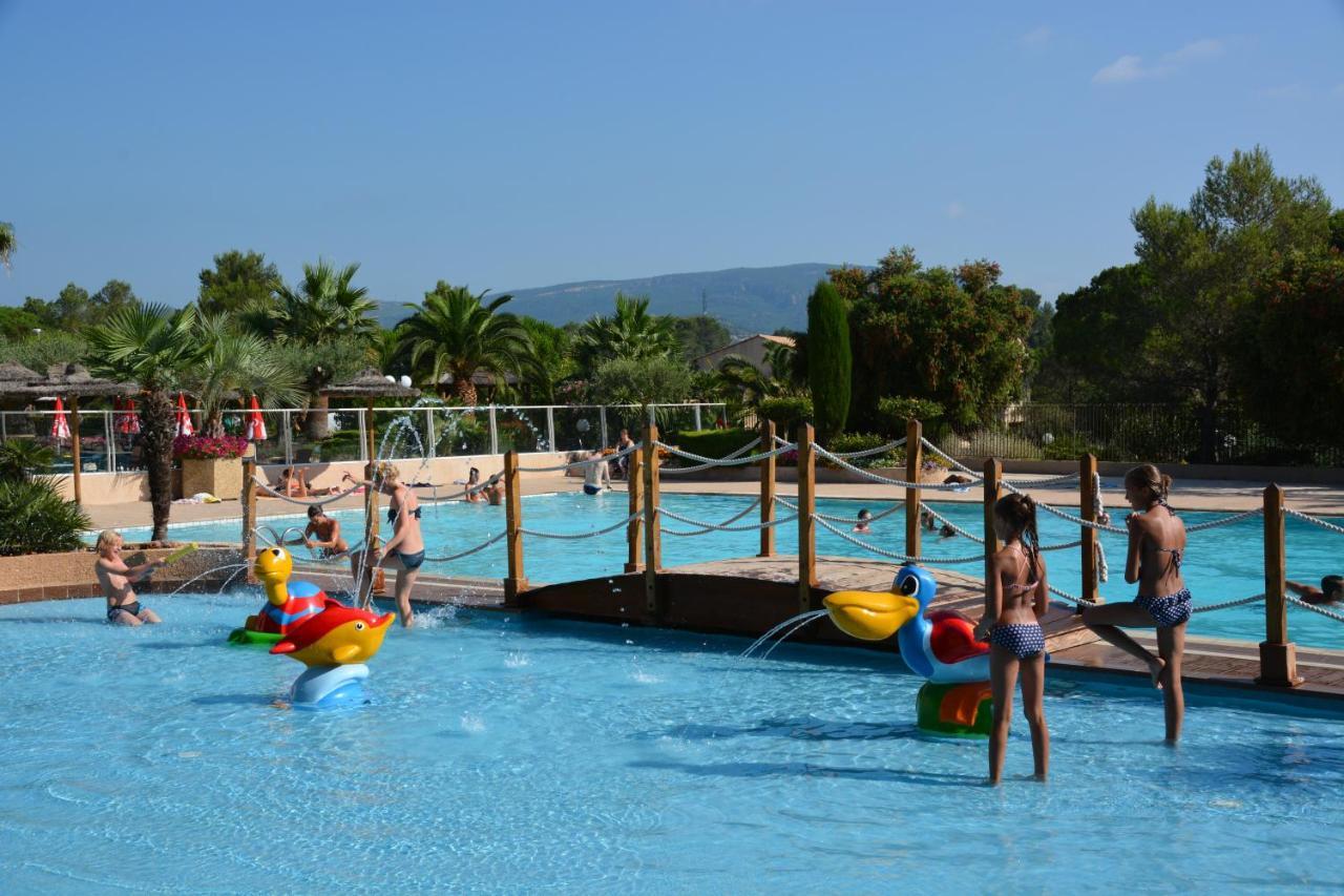 Chalets Met Buitenkeuken Op Camping Lei Suves - Joycasa Roquebrune-sur Argens Ngoại thất bức ảnh