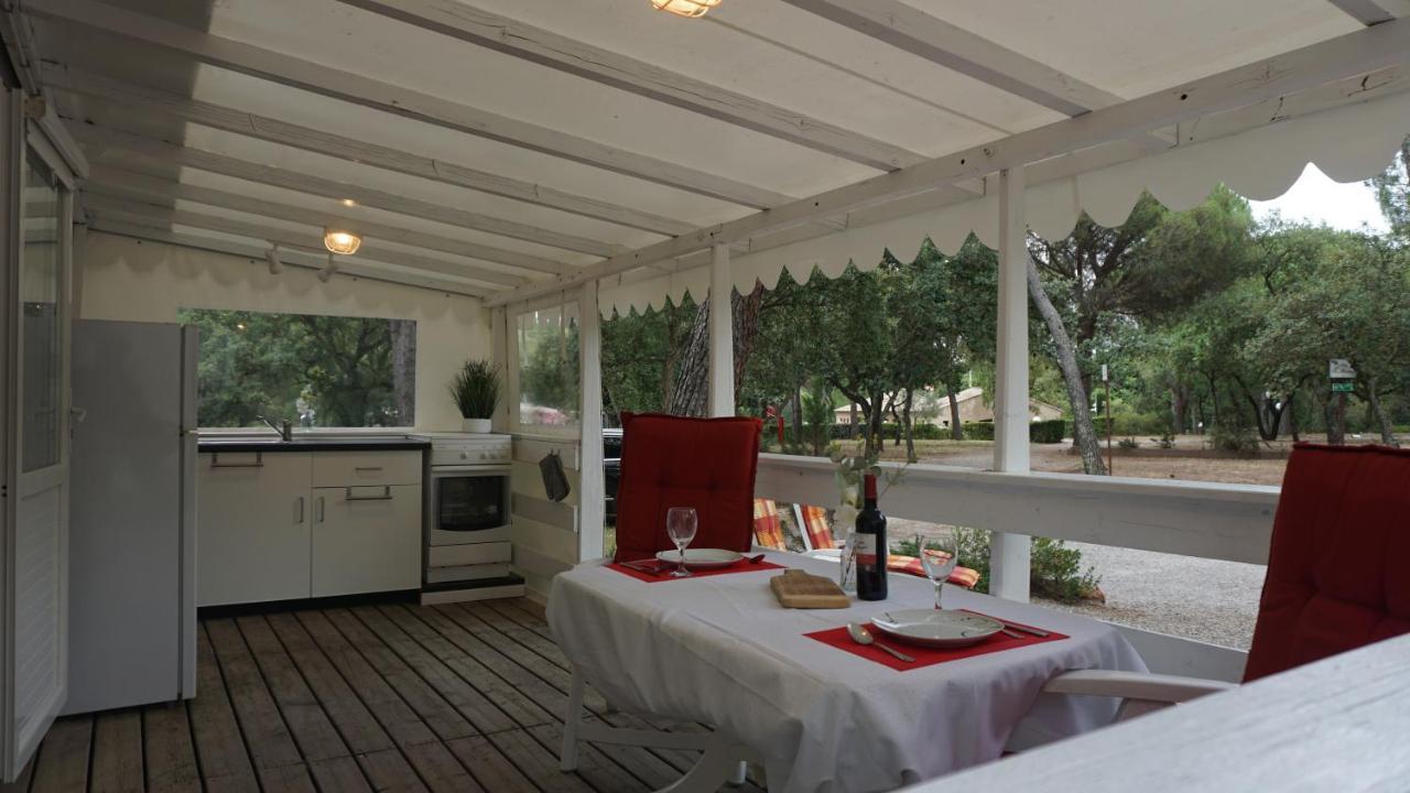 Chalets Met Buitenkeuken Op Camping Lei Suves - Joycasa Roquebrune-sur Argens Ngoại thất bức ảnh