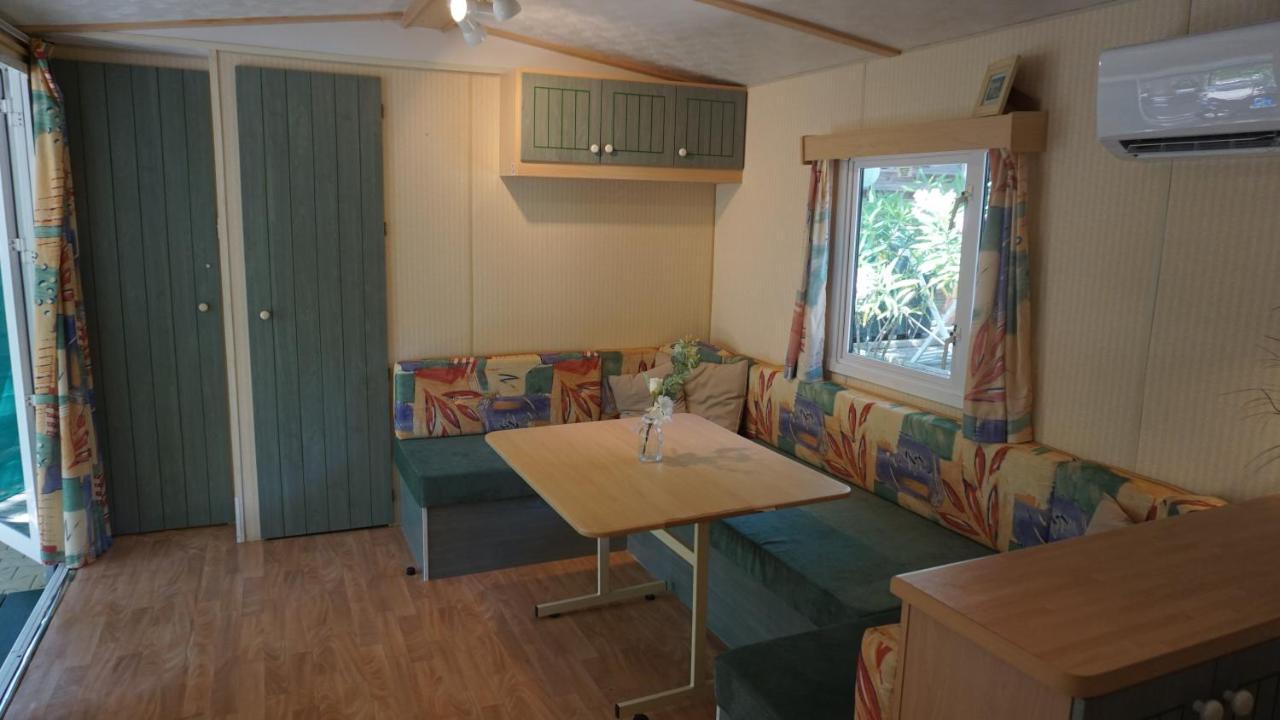 Chalets Met Buitenkeuken Op Camping Lei Suves - Joycasa Roquebrune-sur Argens Ngoại thất bức ảnh
