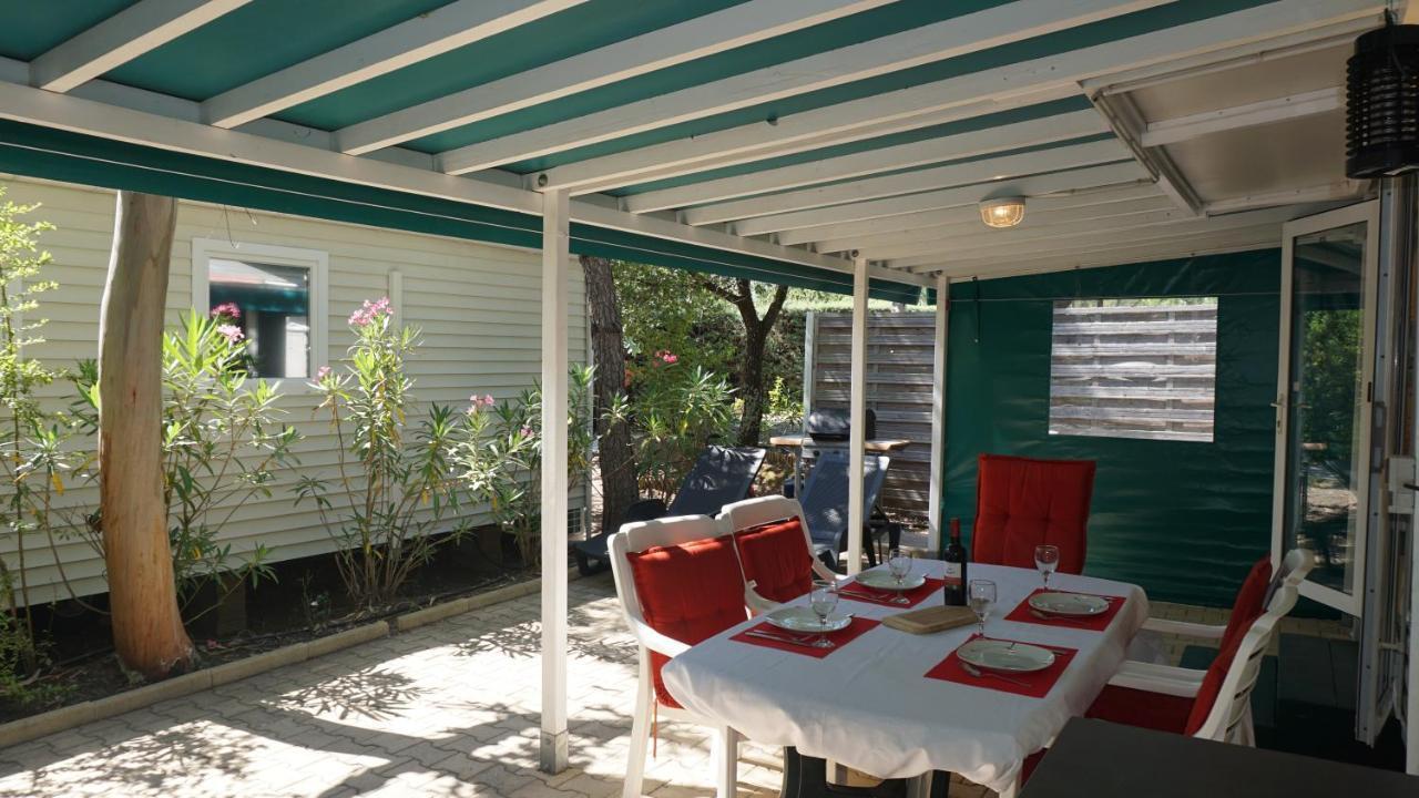 Chalets Met Buitenkeuken Op Camping Lei Suves - Joycasa Roquebrune-sur Argens Ngoại thất bức ảnh
