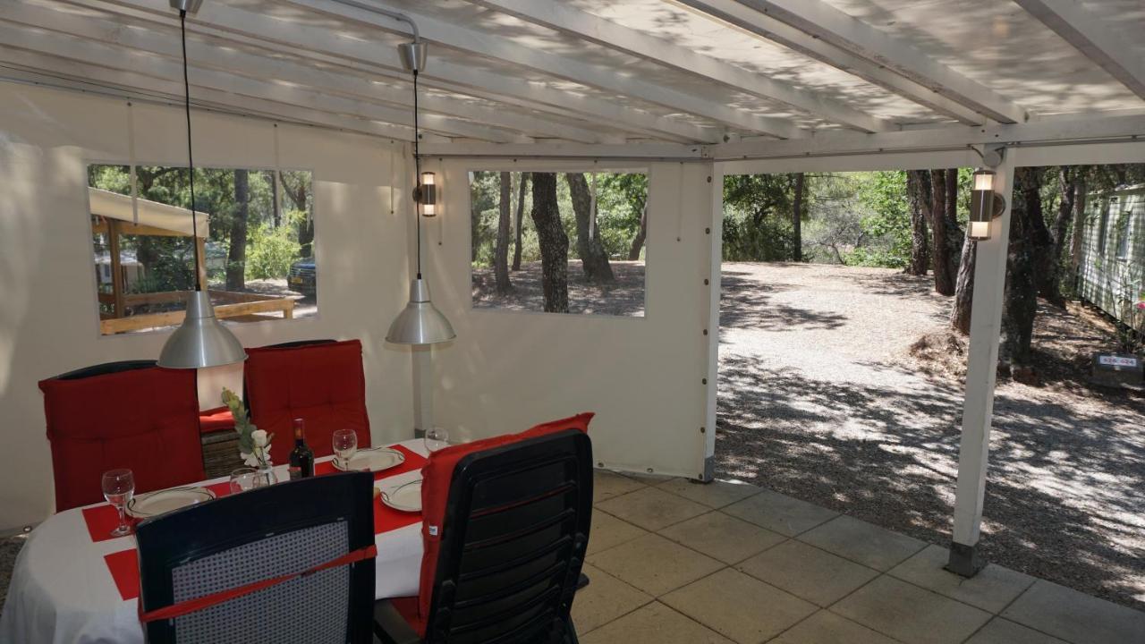 Chalets Met Buitenkeuken Op Camping Lei Suves - Joycasa Roquebrune-sur Argens Ngoại thất bức ảnh