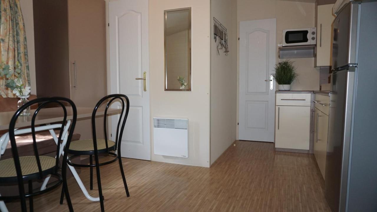 Chalets Met Buitenkeuken Op Camping Lei Suves - Joycasa Roquebrune-sur Argens Ngoại thất bức ảnh