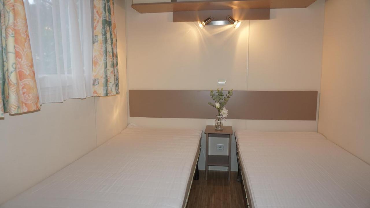 Chalets Met Buitenkeuken Op Camping Lei Suves - Joycasa Roquebrune-sur Argens Ngoại thất bức ảnh