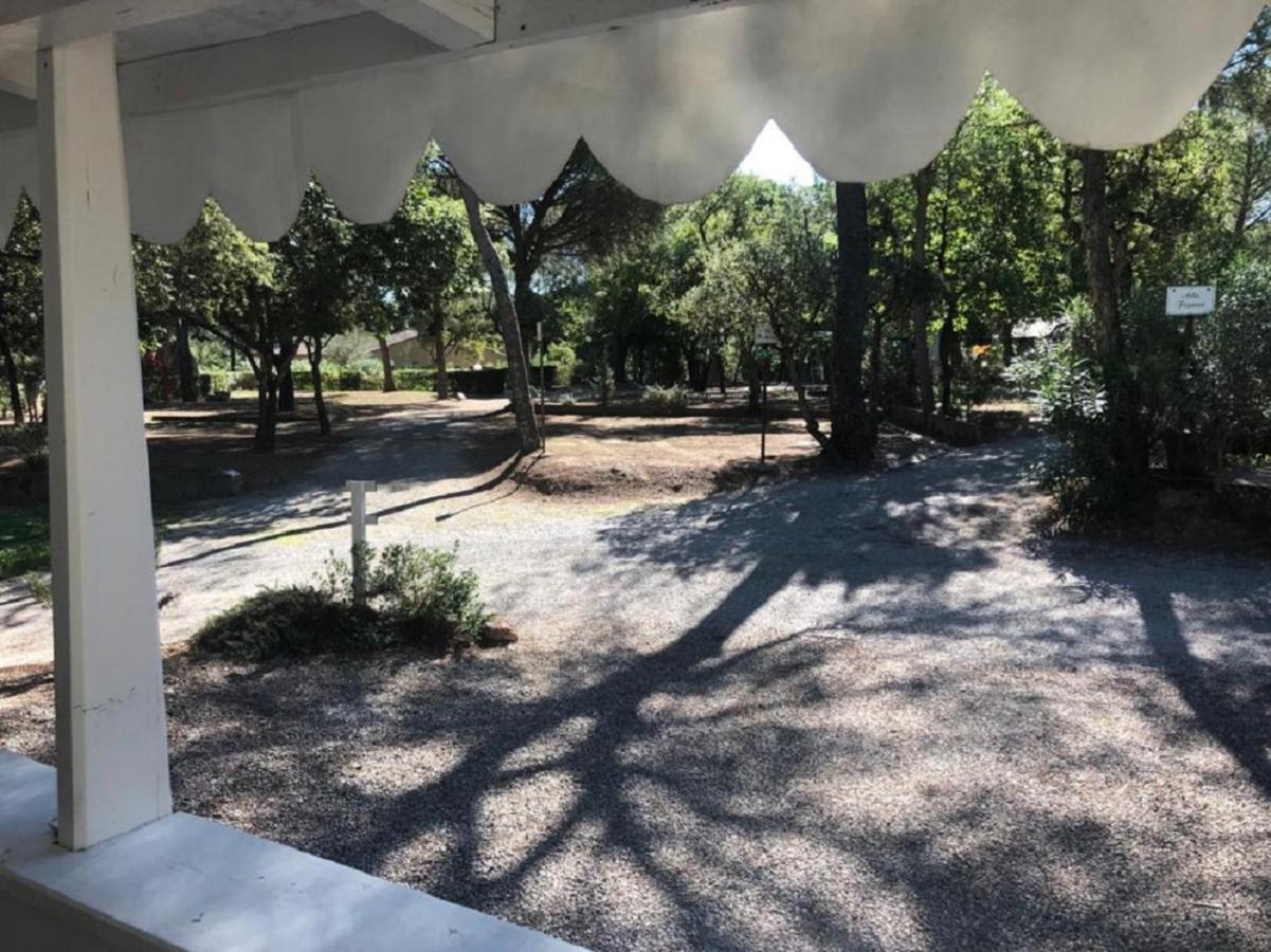 Chalets Met Buitenkeuken Op Camping Lei Suves - Joycasa Roquebrune-sur Argens Ngoại thất bức ảnh