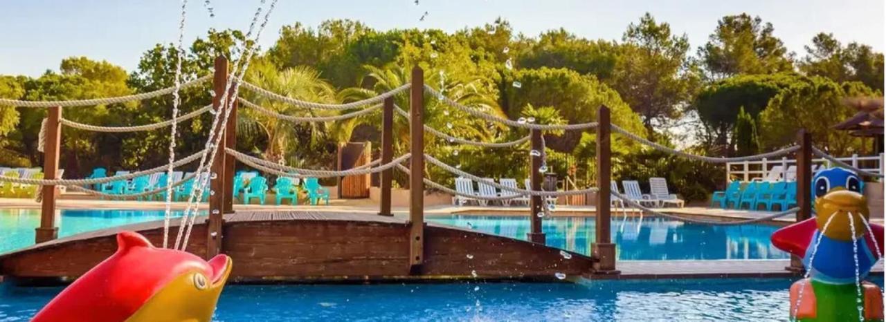 Chalets Met Buitenkeuken Op Camping Lei Suves - Joycasa Roquebrune-sur Argens Ngoại thất bức ảnh