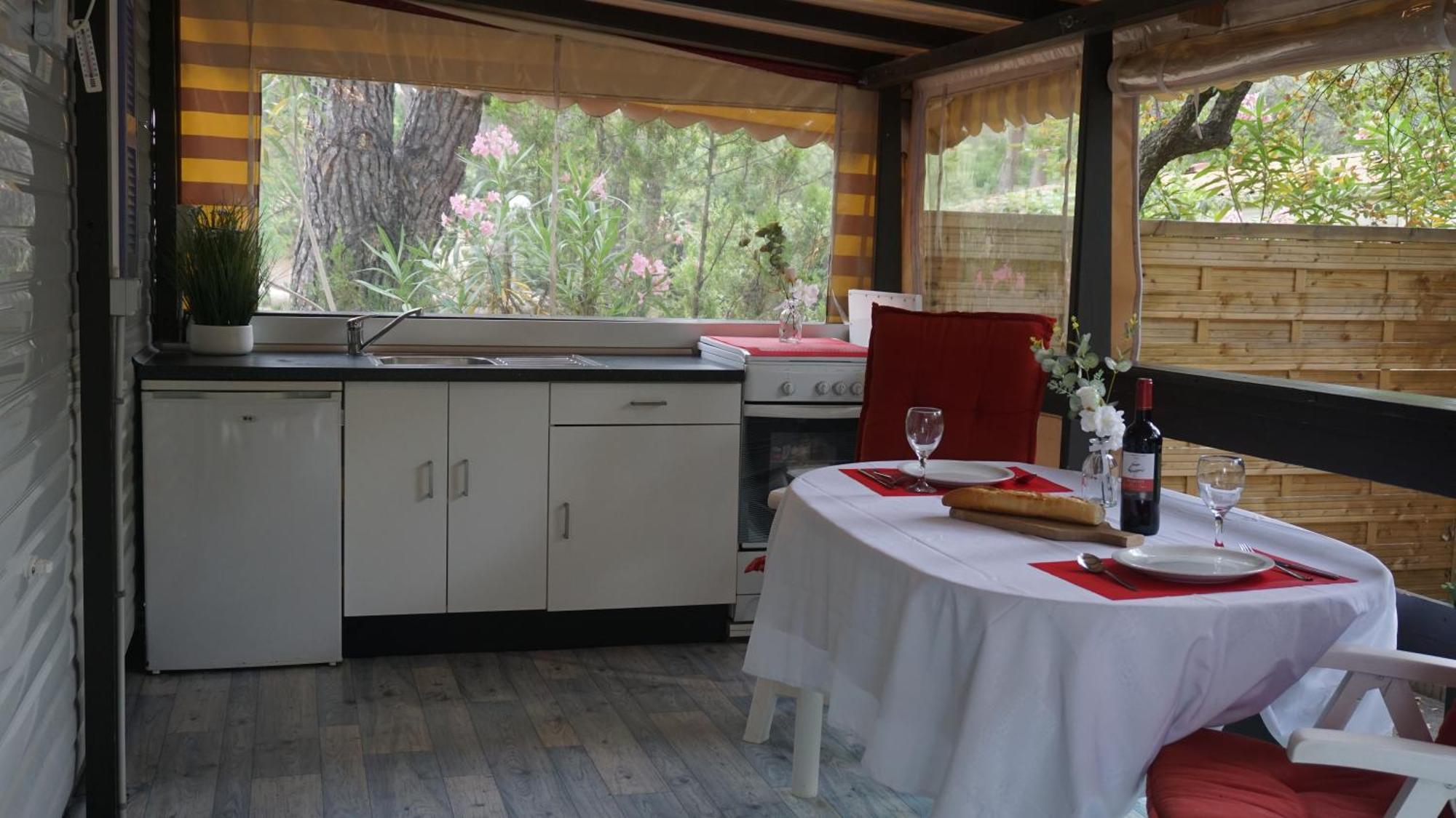 Chalets Met Buitenkeuken Op Camping Lei Suves - Joycasa Roquebrune-sur Argens Phòng bức ảnh